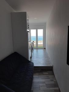 a bedroom with a bed and a view of the ocean at Apartamento muelle in Pozo Izquierdo