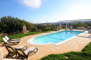 The swimming pool at or close to Antica Aia B&B