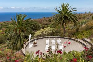 Uitzicht op het zwembad bij Parador de La Palma of in de buurt
