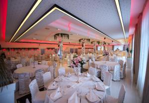 Restaurace v ubytování Hotel Bavka + 37 fotografií