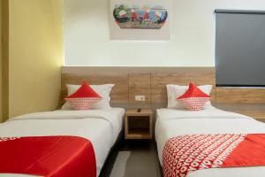 Tempat tidur dalam kamar di Super OYO 3159 Festive Inn