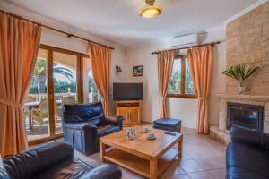 TV a/nebo společenská místnost v ubytování Villa Puerto Alcudia - Lago Aran Berna