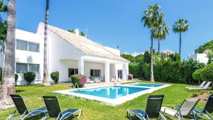 A piscina localizada em Villa Marina ou nos arredores