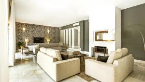 Uma área de estar em Villa Marina