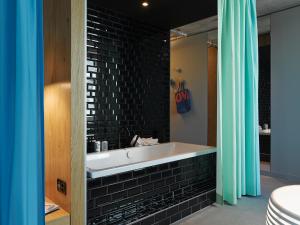 Ванна кімната в 25hours Hotel Langstrasse