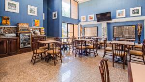 Restaurant o un lloc per menjar a Best Western Riverside Inn