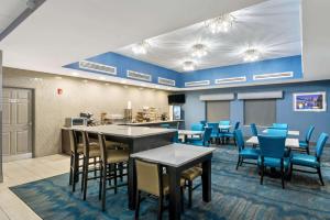 Posezení v ubytování La Quinta by Wyndham Phoenix I-10 West