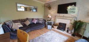 Ruang duduk di Heather Cottage Aberdeen