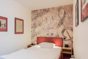 Postel nebo postele na pokoji v ubytování Hotel Aigner