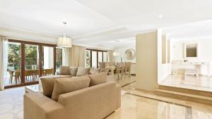 Uma área de estar em Villa Marina