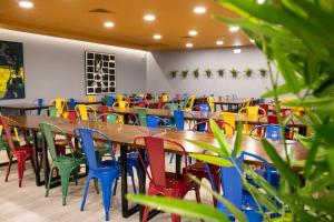 En restaurant eller et spisested på HI Parque das Nações – Pousada de Juventude