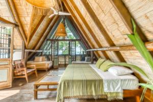 a bedroom in a tree house with a bed at El Ballenato de Bahia #2 in Uvita