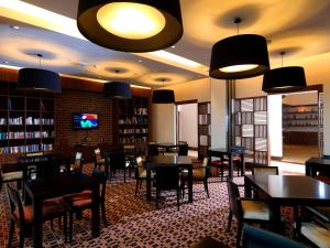 
مطعم أو مكان آخر لتناول الطعام في فندق ستيبريدج سويتس جزيرة ياس أبو ظبي

