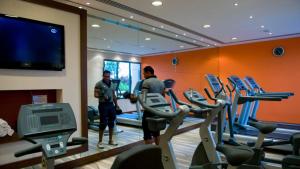 Fitness centrum a/nebo fitness zařízení v ubytování Staybridge Suites Yas Island Abu Dhabi by IHG