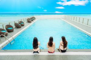 Bazén v ubytování Yarra Ocean Suites Danang nebo v jeho okolí