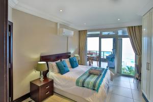 Postel nebo postele na pokoji v ubytování 504 Ballito Manor View-Luxury home on the main beach + 21 fotografií