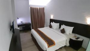 Postel nebo postele na pokoji v ubytování Xtra Hotel Bengkulu
