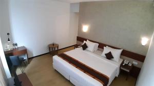 Postel nebo postele na pokoji v ubytování Xtra Hotel Bengkulu