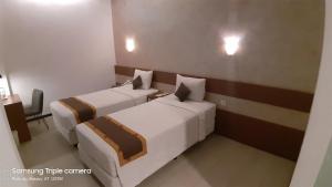 Postel nebo postele na pokoji v ubytování Xtra Hotel Bengkulu