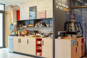 Kuchyň nebo kuchyňský kout v ubytování Aparthotel Adagio Access Avignon