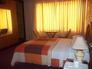Ένα ή περισσότερα κρεβάτια σε δωμάτιο στο Hotel Excalibur