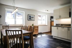 Kuchyňa alebo kuchynka v ubytovaní Tauern Relax Lodges by we rent, SUMMERCARD INCLUDED