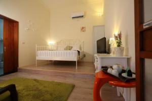 TV a/nebo společenská místnost v ubytování Focaccia Manor B&B