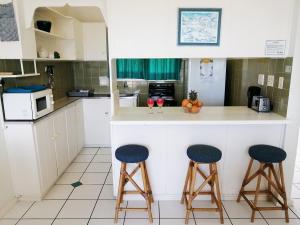 Virtuvė arba virtuvėlė apgyvendinimo įstaigoje Claridges 302