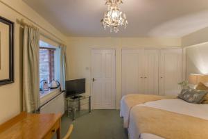 A bed or beds in a room at Marlborough Arms