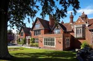 Photo de la galerie de l'établissement Macdonald Elmers Court Resort, à Lymington