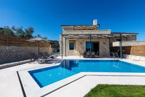 Bazén v ubytování Vera Natura Villas I & II, with Private Pools, BBQ & Playground, By ThinkVilla nebo v jeho okolí + 37 fotografií