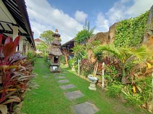 Puutarhaa majoituspaikan Binaria Museum Hotel ulkopuolella