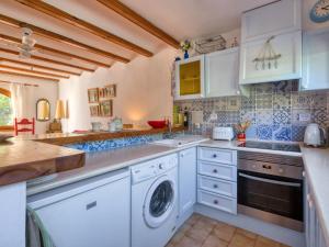 Kuchyň nebo kuchyňský kout v ubytování Apartment Los Lagos by Interhome