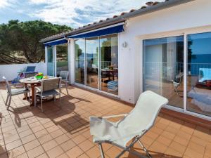 A balcony or terrace at Apartment El Niu by Interhome