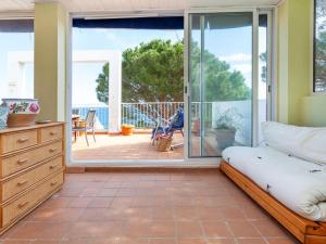 A balcony or terrace at Apartment El Niu by Interhome