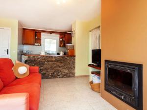 A kitchen or kitchenette at Apartment El Niu by Interhome