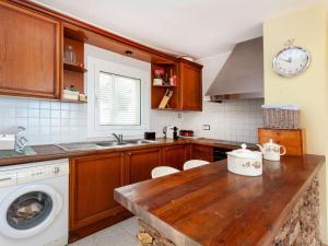 A kitchen or kitchenette at Apartment El Niu by Interhome