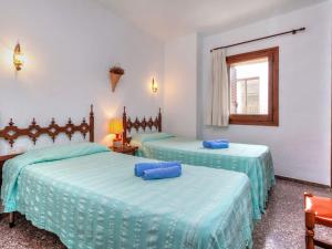 Posteľ alebo postele v izbe v ubytovaní Apartment Can Panxo by Interhome