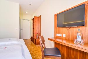 TV a/nebo společenská místnost v ubytování Hotel Apfelbaum