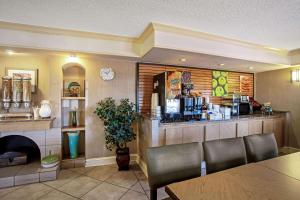 a restaurant with a counter and a fireplace at La Quinta Inn by Wyndham Killeen - Fort Hood in Killeen