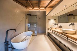 A bathroom at La Baumeta