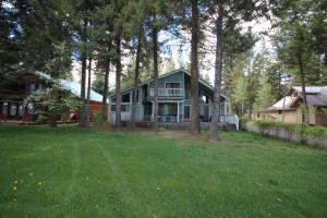 Κήπος έξω από το Evergreen House by Casago McCall - Donerightmanagement