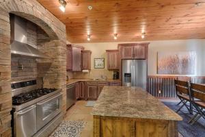 Φωτογραφία από το άλμπουμ του TimberCrest Downtown Lakeview Condo South by Casago McCall - Donerightmanagement σε McCall