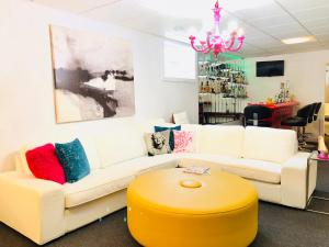 Posezení v ubytování Luxury house 3 bedrooms with Inground pool 10 min to major attractions