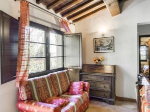 Posedenie v ubytovaní Apartment in Citerna with Pool & Garden