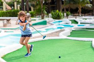 Otroci med bivanjem v nastanitvi Crown Paradise Club Cancun - All Inclusive