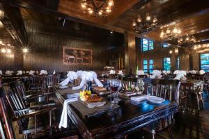 Un restaurante o sitio para comer en Crown Paradise Club Cancun - All Inclusive