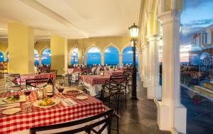 Restaurace v ubytování Crown Paradise Club Cancun - All Inclusive