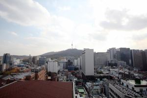 Ein allgemeiner Blick auf Seoul oder ein Stadtblick von des Hostels aus