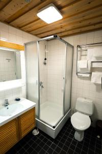 Kylpyhuone majoituspaikassa Saarikejo Huskylodge